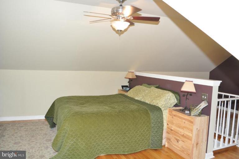4803 Queensbury Road Riverdale, MD 20737 - Photo 17 of 28 Upper level Master BR
