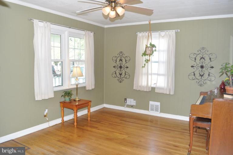 4803 Queensbury Road Riverdale, MD 20737 - Photo 6 of 28 Living room reception