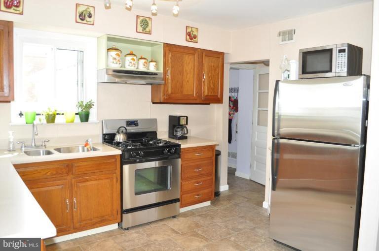 4803 Queensbury Road Riverdale, MD 20737 - Photo 9 of 28 Modern Kitchen amenities