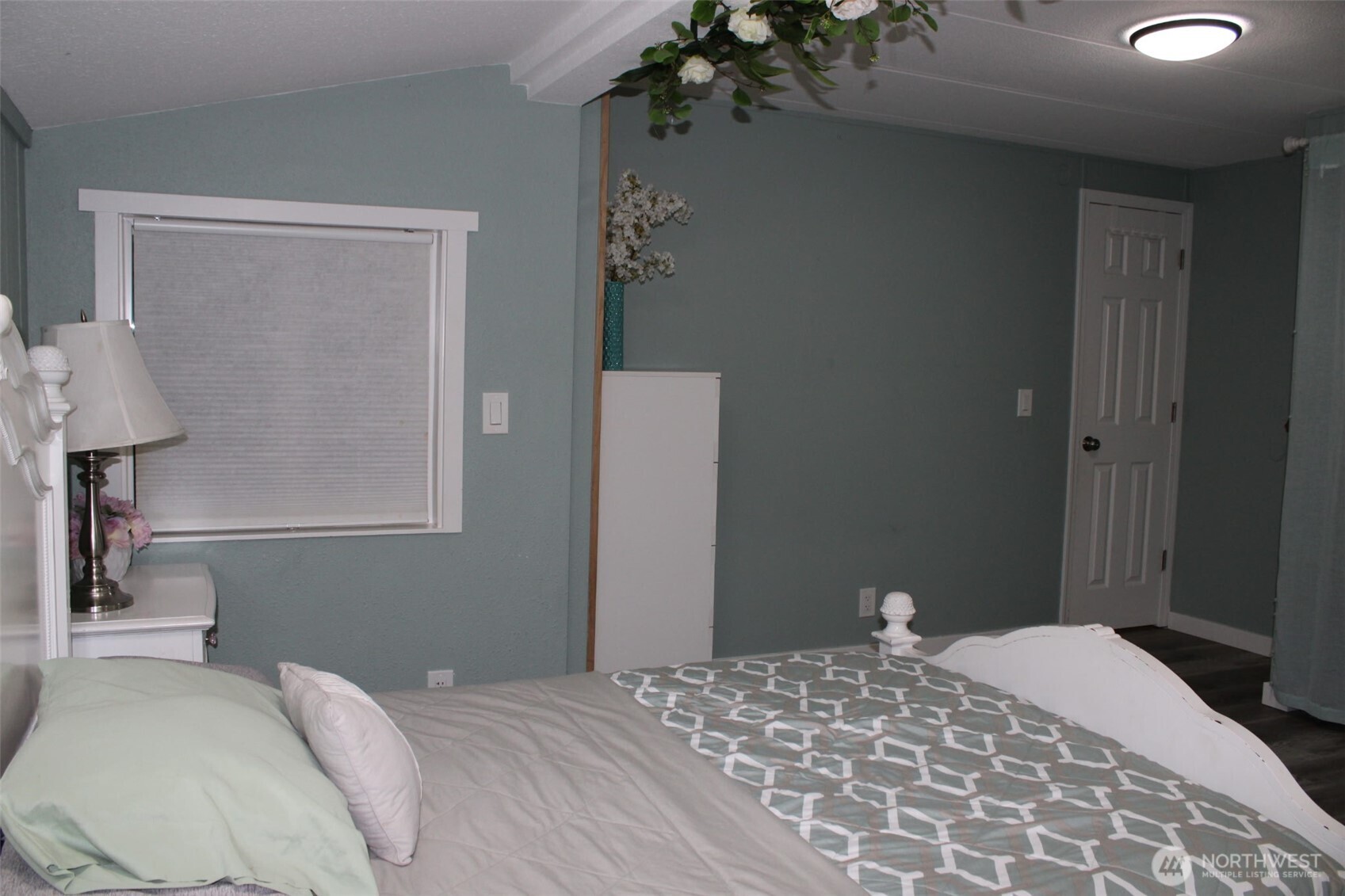 415 Lakeview Road, Unit B1 Lynnwood, WA 98087 - Photo 17 of 31