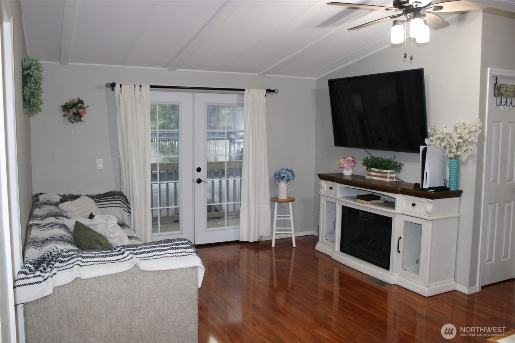 415 Lakeview Road, Unit B1 Lynnwood, WA 98087 - Photo 20 of 31