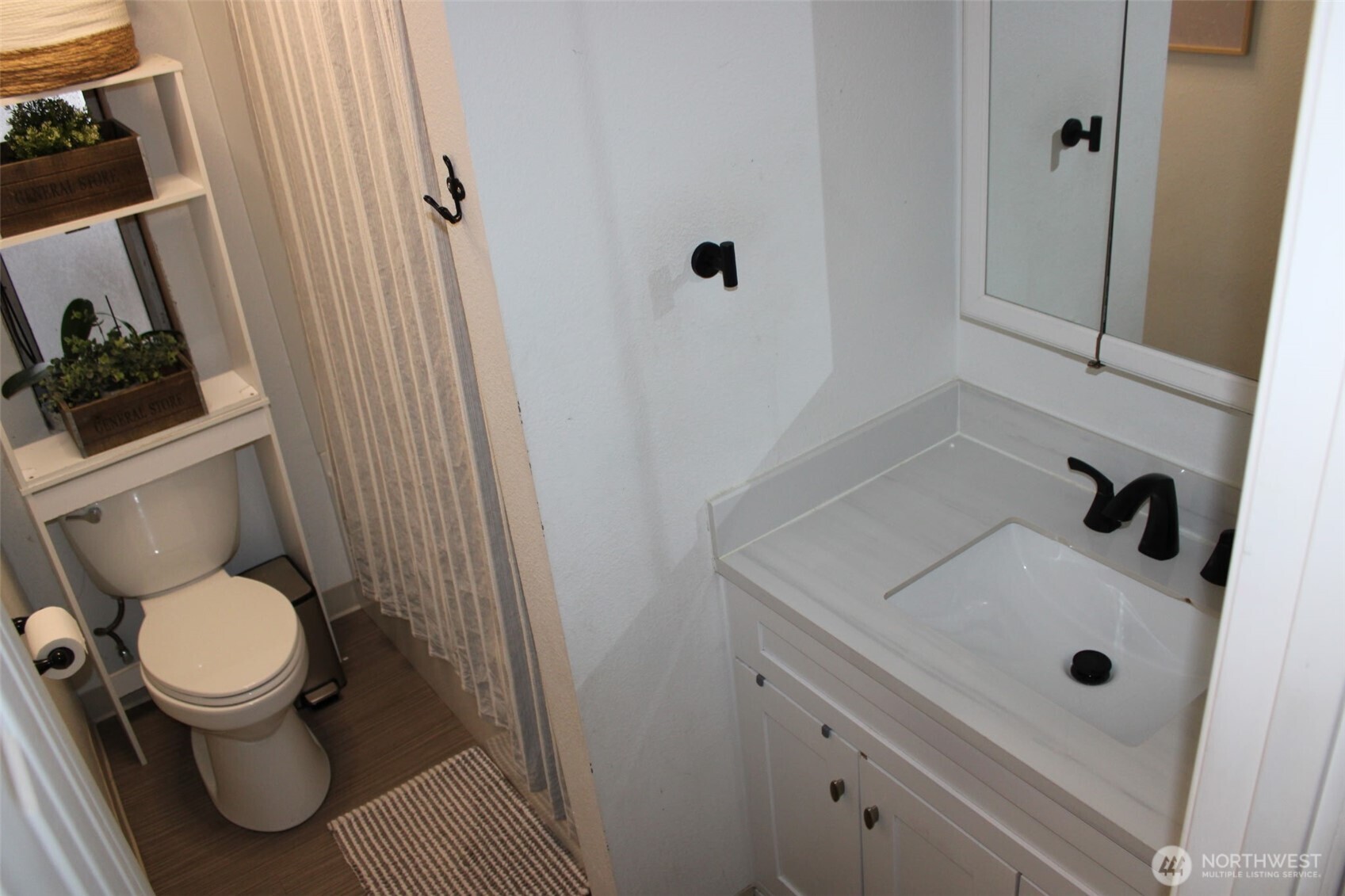 415 Lakeview Road, Unit B1 Lynnwood, WA 98087 - Photo 22 of 31