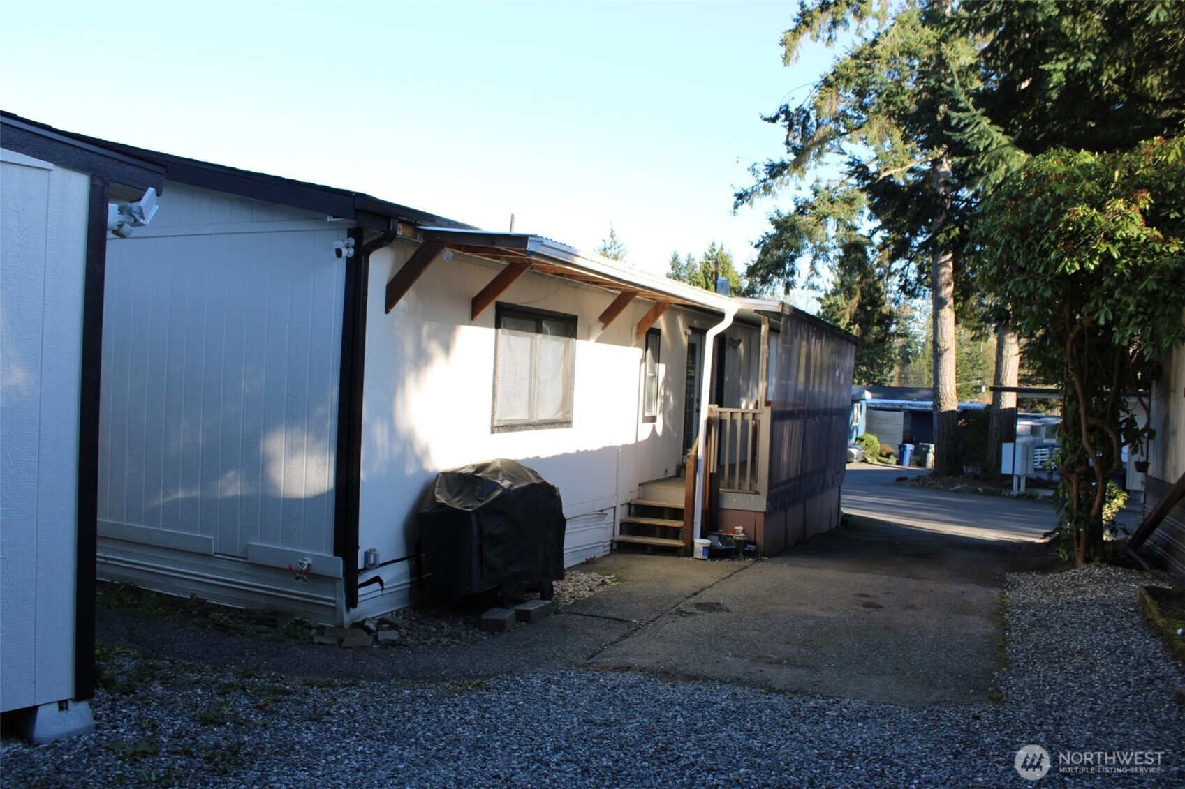 415 Lakeview Road, Unit B1 Lynnwood, WA 98087 - Photo 27 of 31