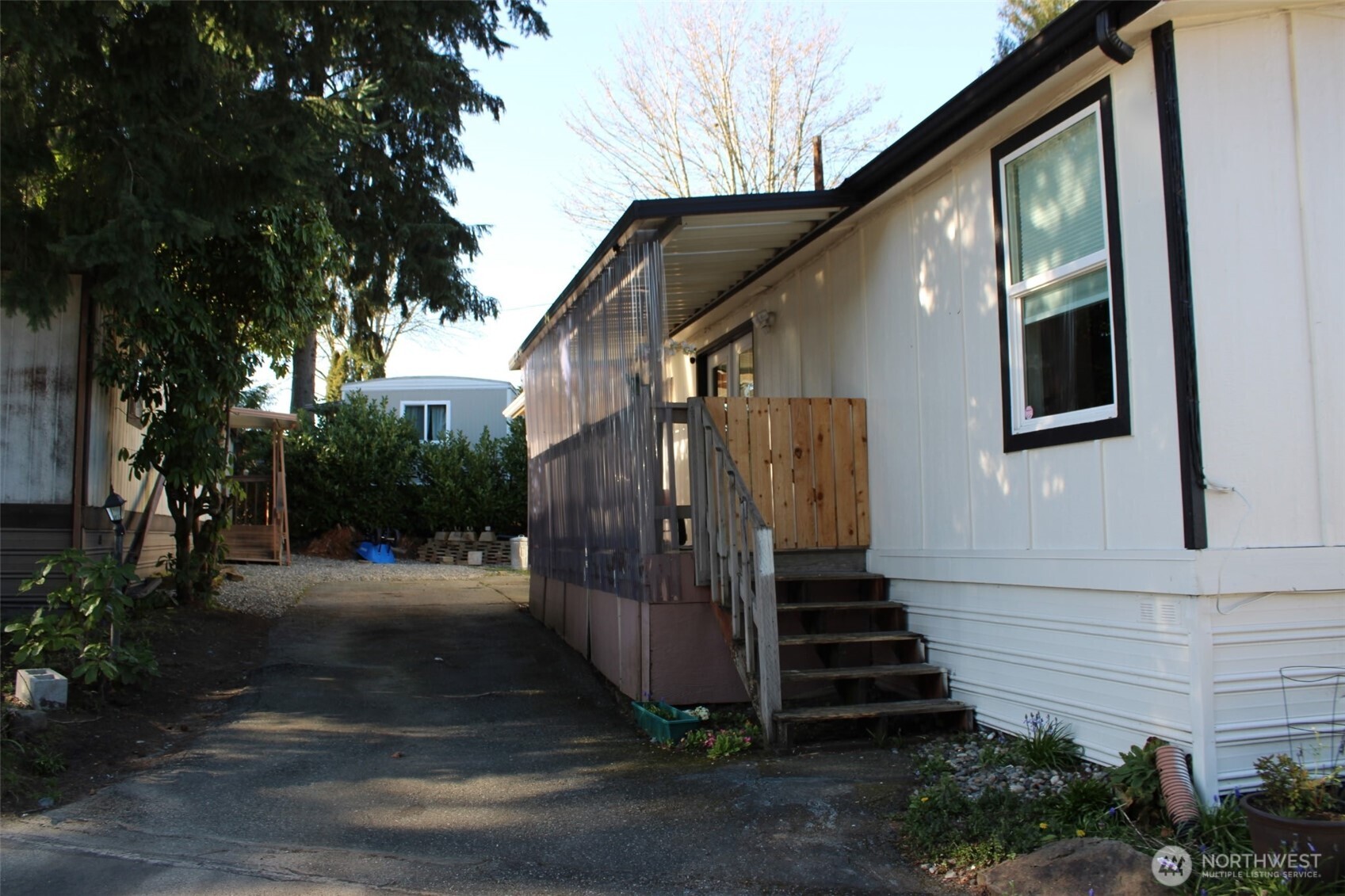 415 Lakeview Road, Unit B1 Lynnwood, WA 98087 - Photo 28 of 31