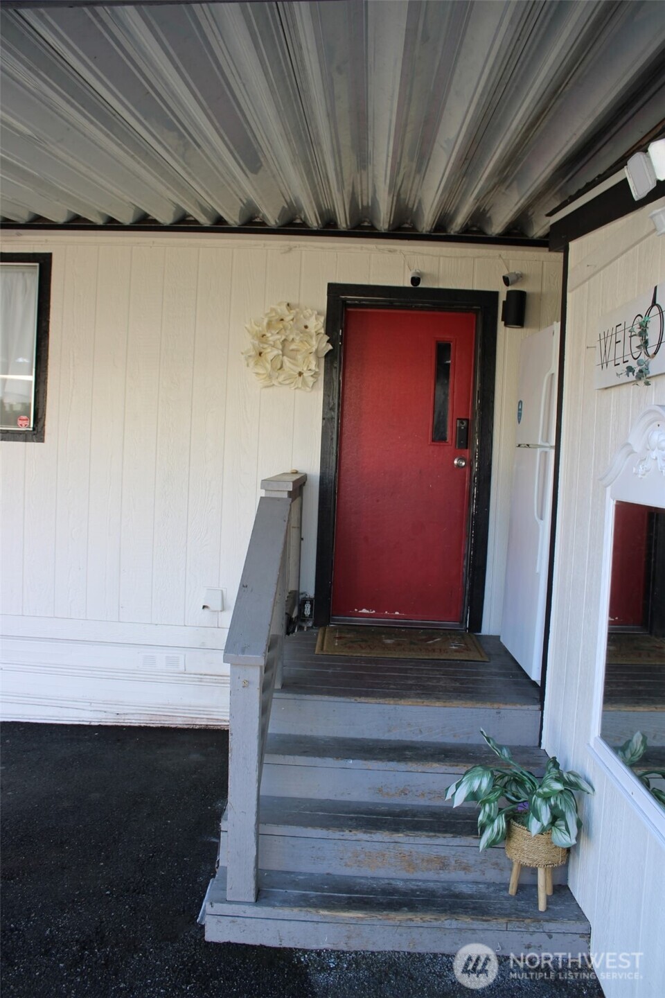 415 Lakeview Road, Unit B1 Lynnwood, WA 98087 - Photo 5 of 31