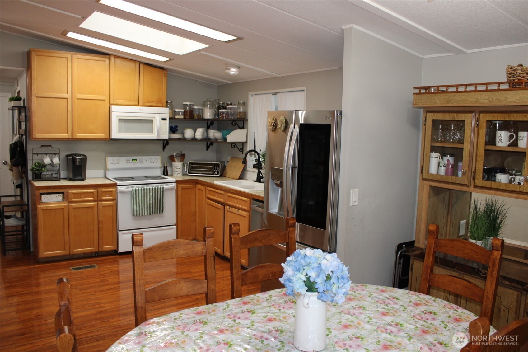 415 Lakeview Road, Unit B1 Lynnwood, WA 98087 - Photo 6 of 31