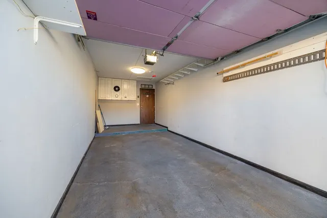 $2,150 | 901 Yosemite Trail, Unit A5, Roselle, IL 60172