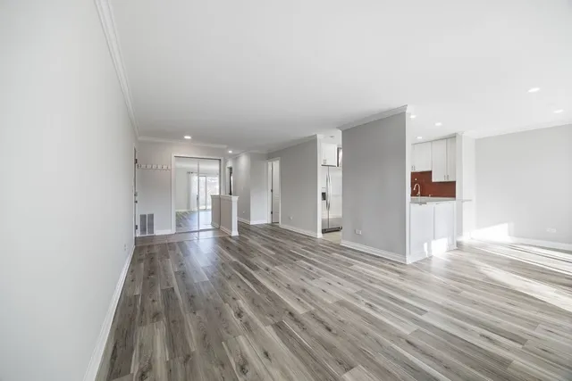 $2,150 | 901 Yosemite Trail, Unit A5, Roselle, IL 60172