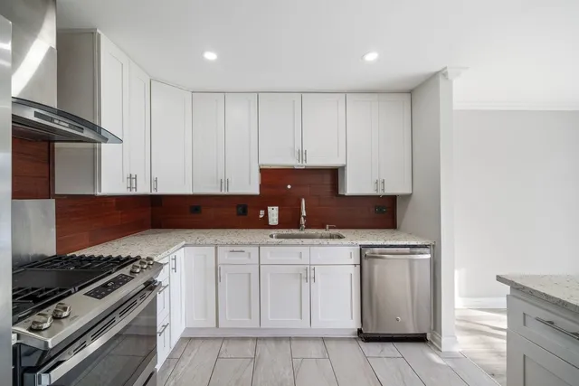 $2,150 | 901 Yosemite Trail, Unit A5, Roselle, IL 60172