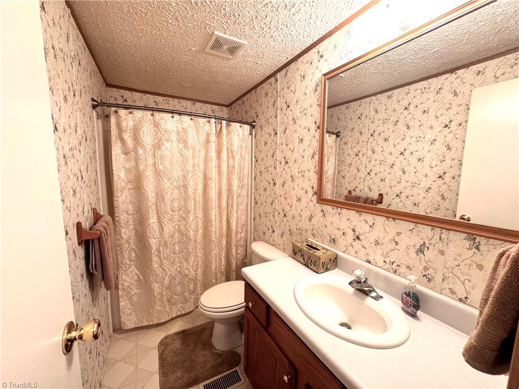 194 Guilford Road Harmony, NC 28634 - Photo 11 of 37 Gallery Image 11