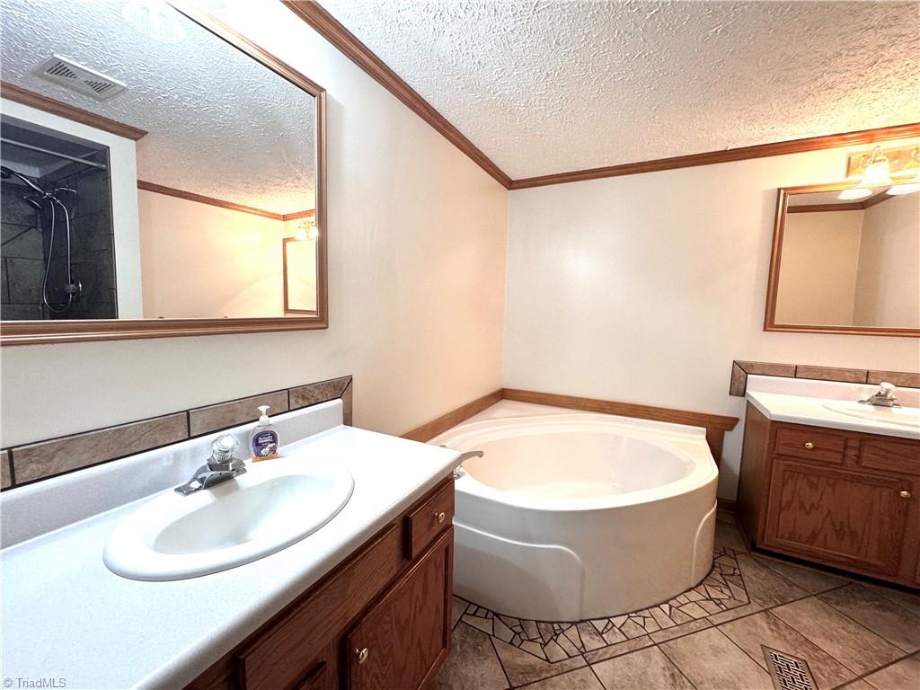 194 Guilford Road Harmony, NC 28634 - Photo 15 of 37 Gallery Image 15