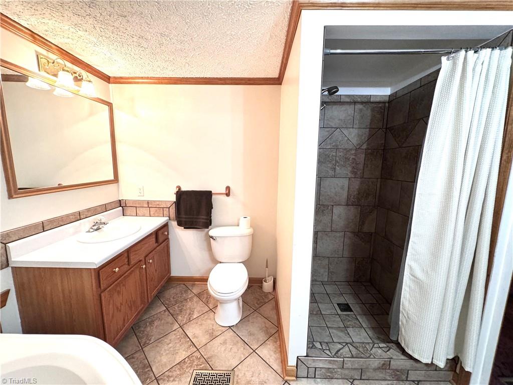 194 Guilford Road Harmony, NC 28634 - Photo 17 of 37 Gallery Image 17