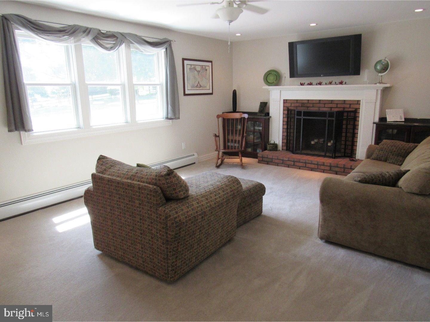 48 Deerpath Road Chalfont, PA 18914 - Photo 4 of 20 Gallery Image 4