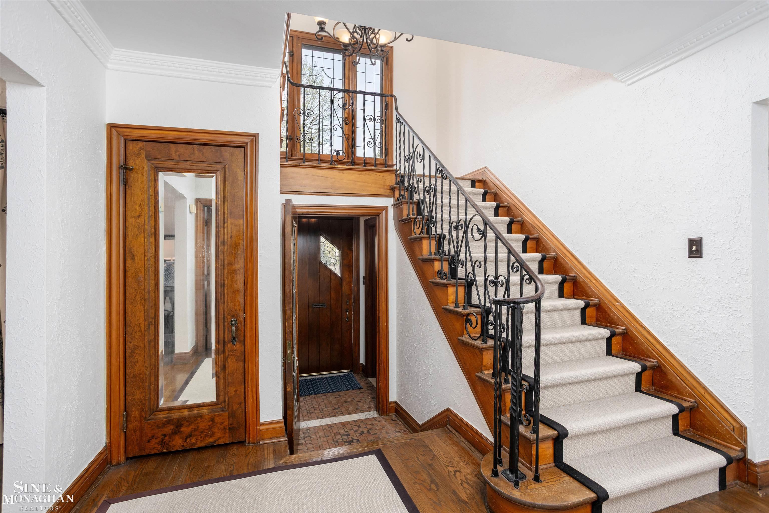 188 Kerby Road Grosse Pointe, MI 48236 - Photo 2 of 63 50173272-3a695506-abb4-472f-96ef-60f0a154d344.JPG