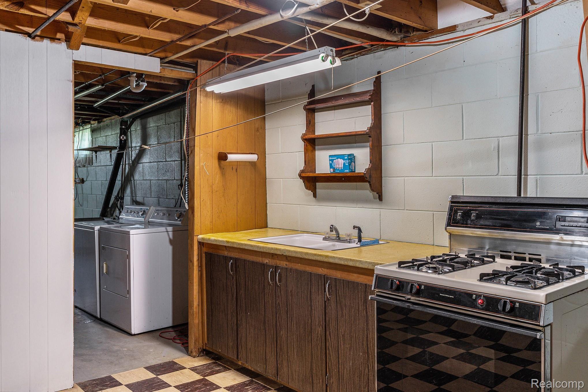 2386 South Genesee Road Burton, MI 48519 - Photo 14 of 16 16.jpg