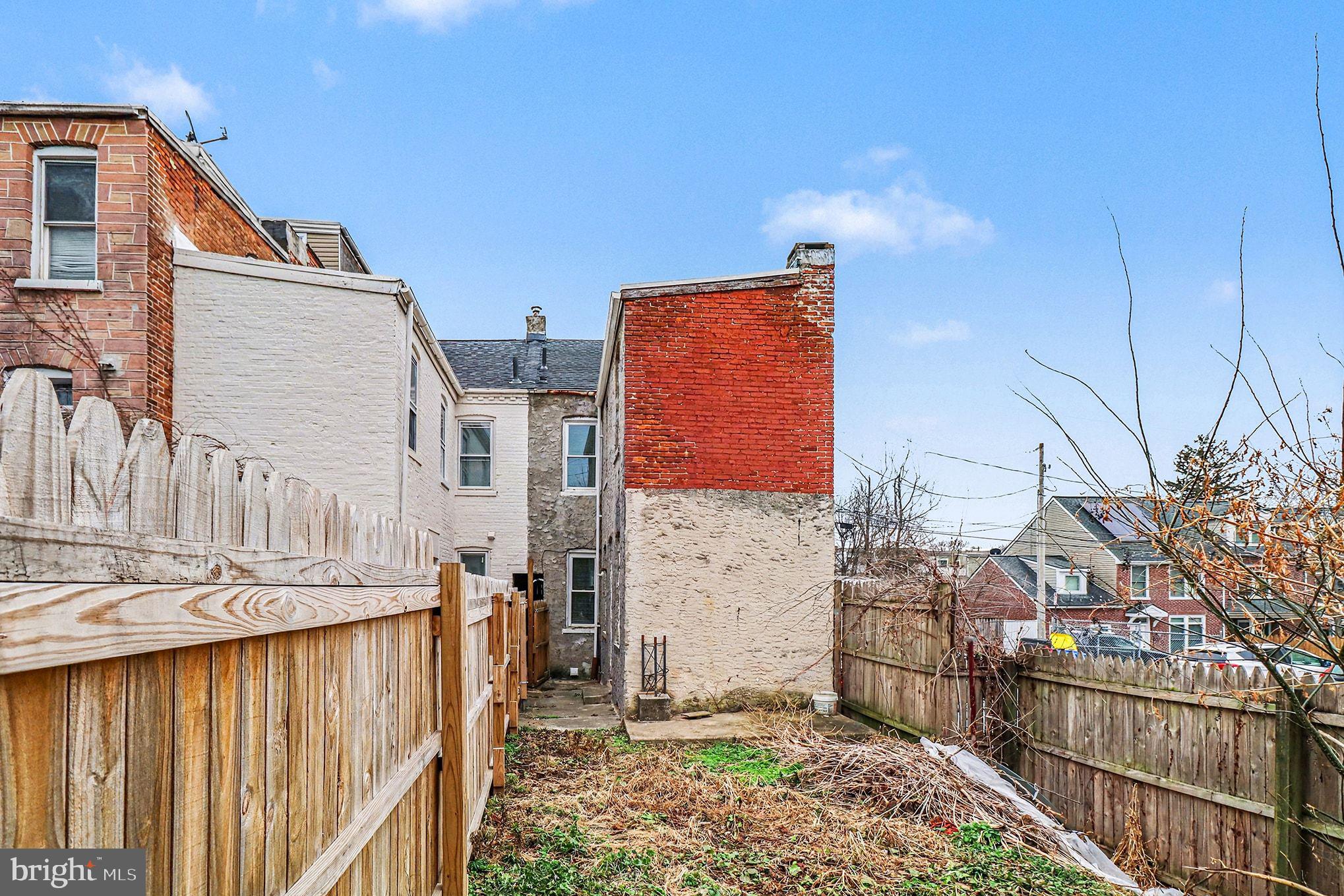 412 Locust Street Lancaster, PA 17602 - Photo 25 of 32 a backyard of a house with wooden fence