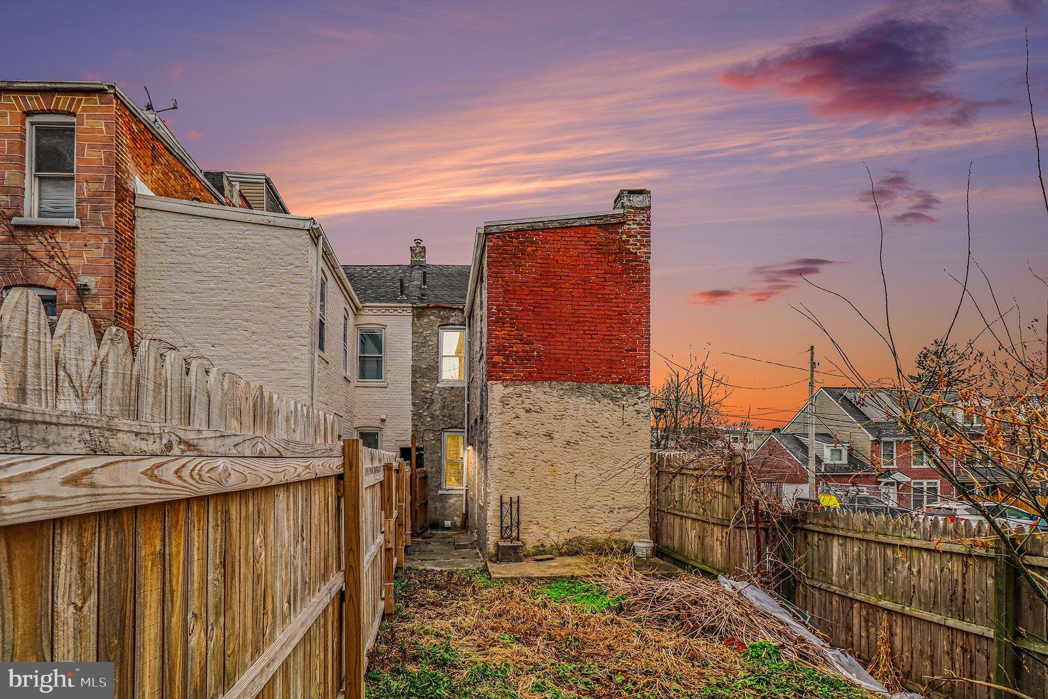 412 Locust Street Lancaster, PA 17602 - Photo 27 of 32 a balcony with next to a yard
