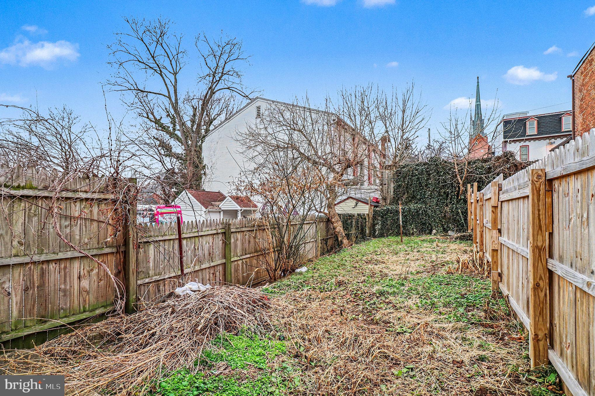 412 Locust Street Lancaster, PA 17602 - Photo 28 of 32 a view of a yard with wooden fence