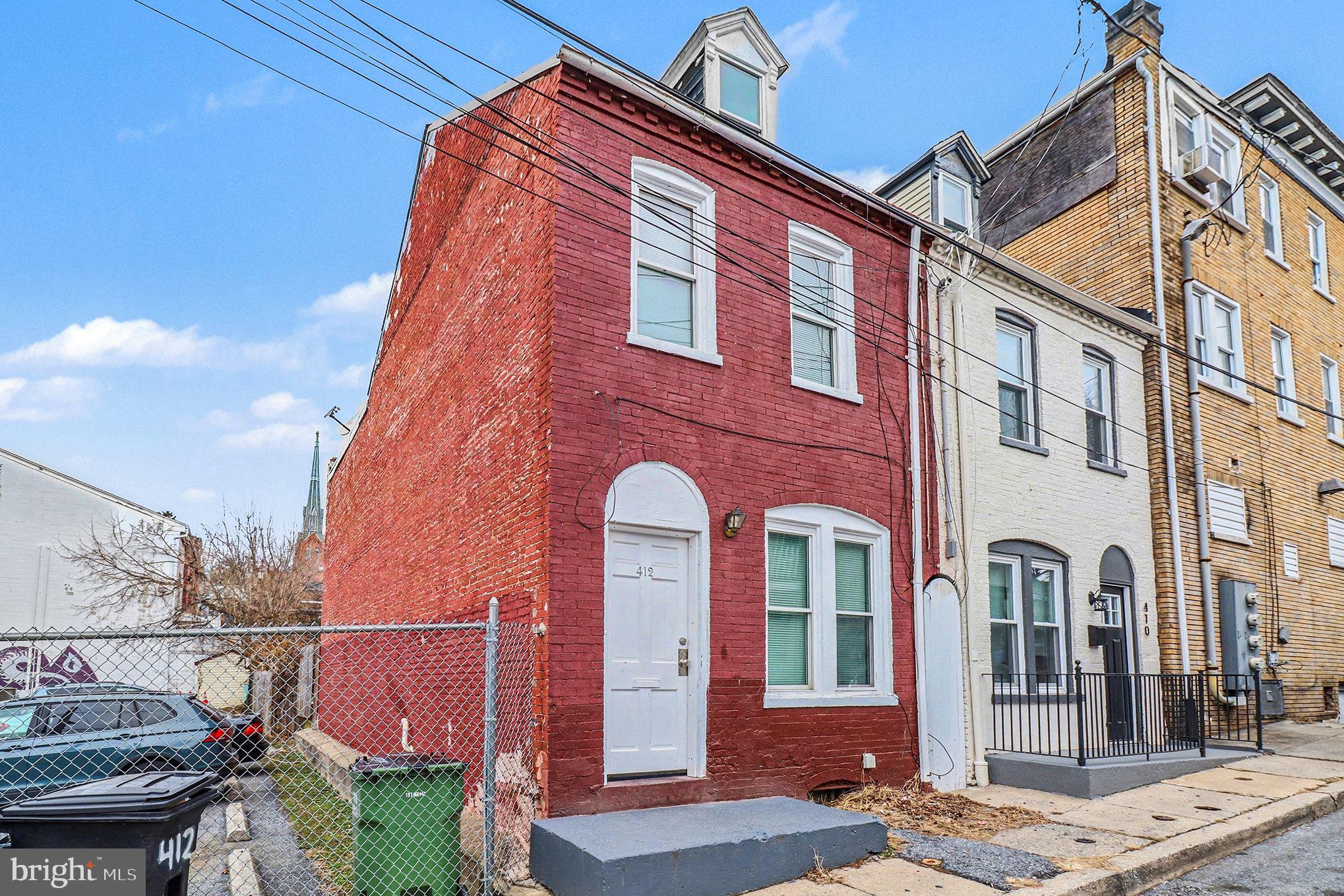 412 Locust Street Lancaster, PA 17602 - Photo 4 of 32 a front view of a building