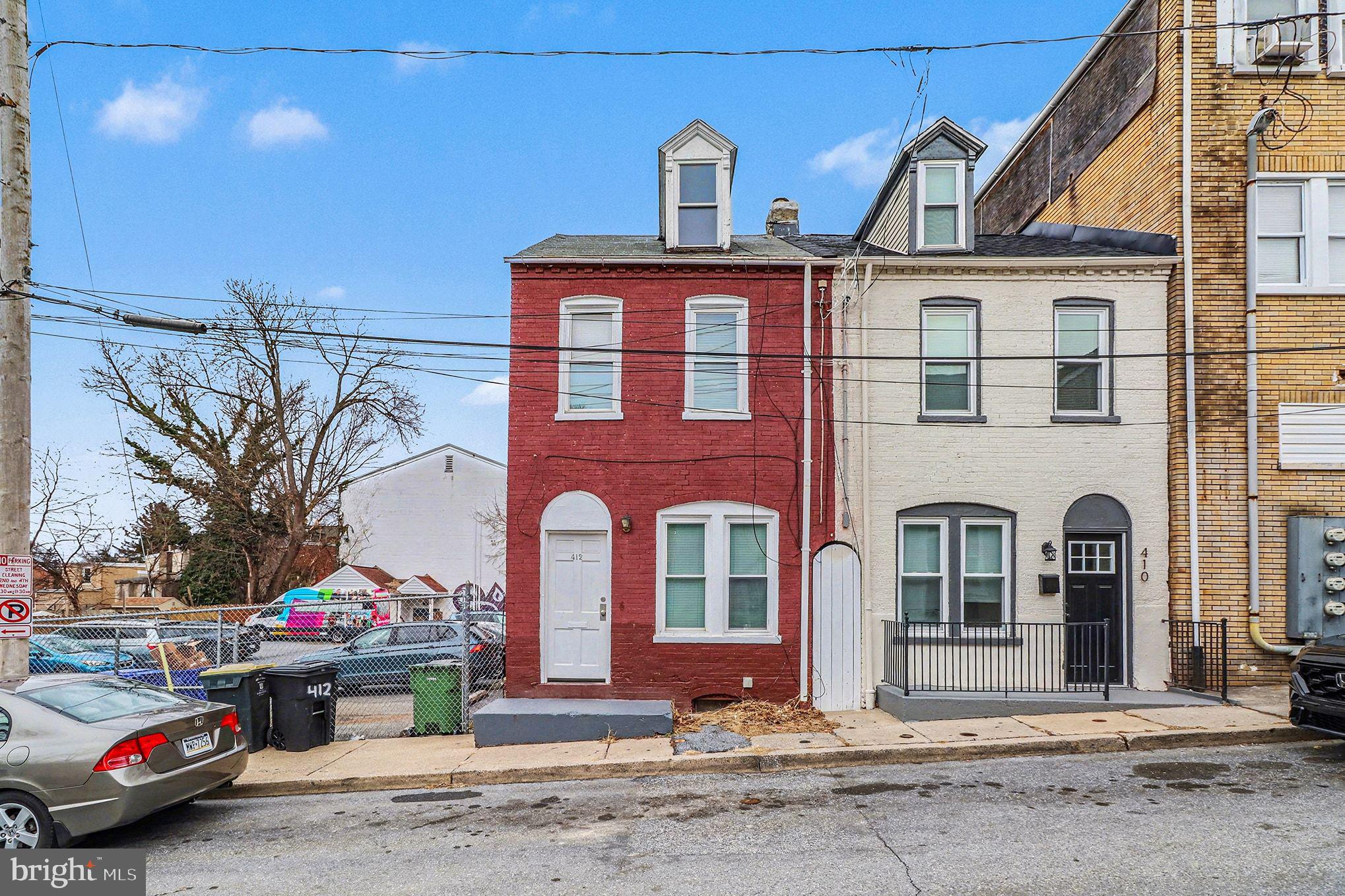 412 Locust Street Lancaster, PA 17602 - Photo 5 of 32 a front view of a house