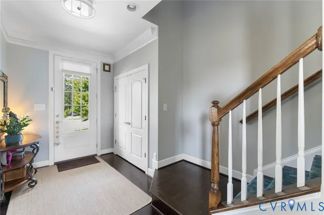 a view of an entryway with workspace