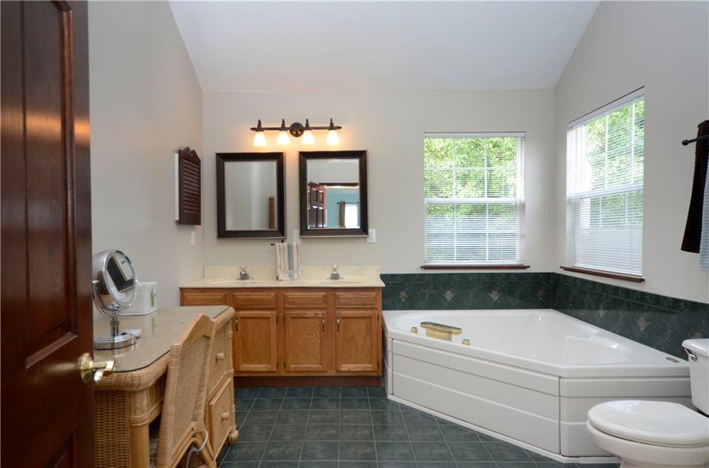 203 Randy Lane Coraopolis, PA 15108 - Photo 11 of 21 Gallery Image 11