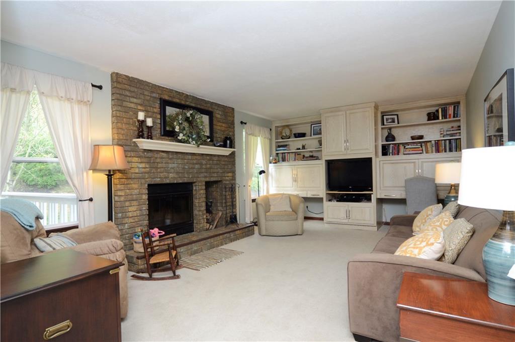 203 Randy Lane Coraopolis, PA 15108 - Photo 7 of 21 Gallery Image 7