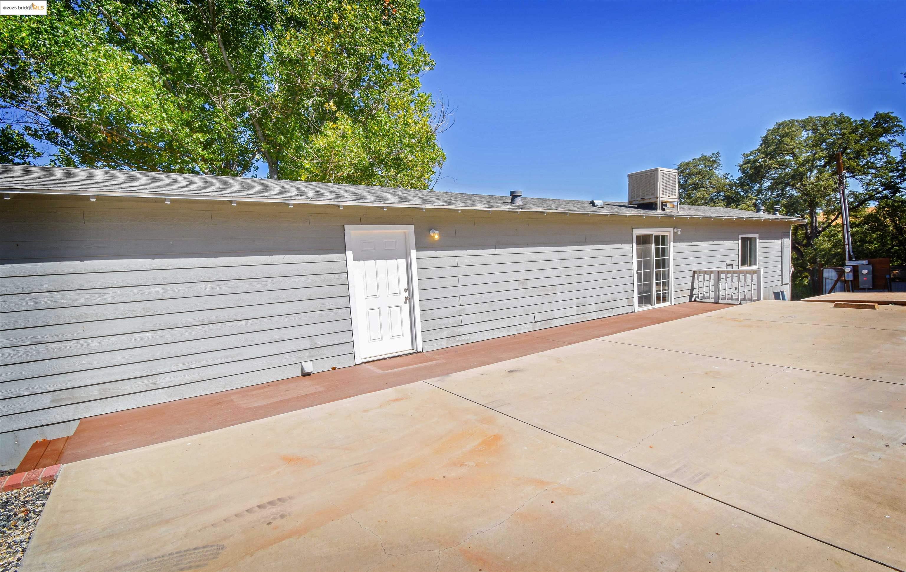 17390 Campbells Flat Road Sonora, CA 95370 - Photo 30 of 37 a view of a terrace