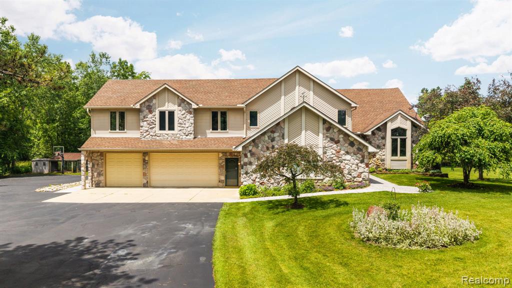 2325 7 Mile Road South Lyon, MI 48178 - Photo 3 of 74