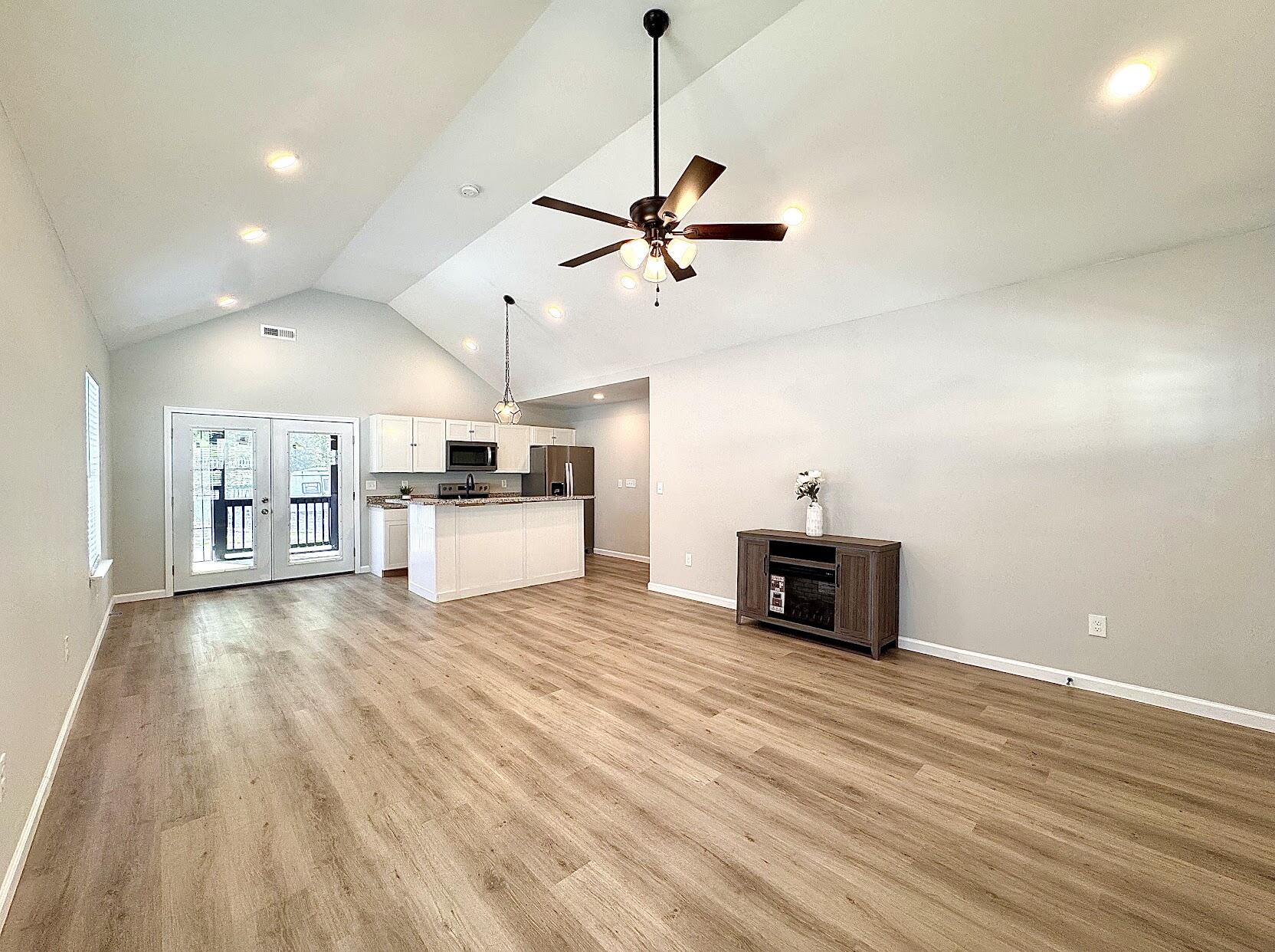 918 Shallowford Road Chattanooga, TN 37411 - Photo 5 of 31 Living Room
