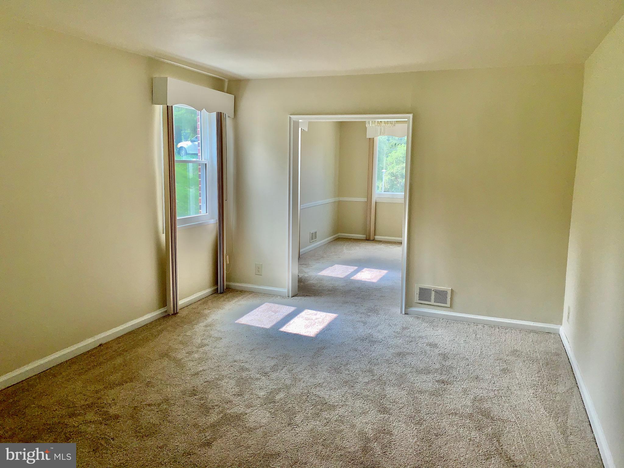 518 Coventry Road Baltimore, MD 21229 - Photo 3 of 32