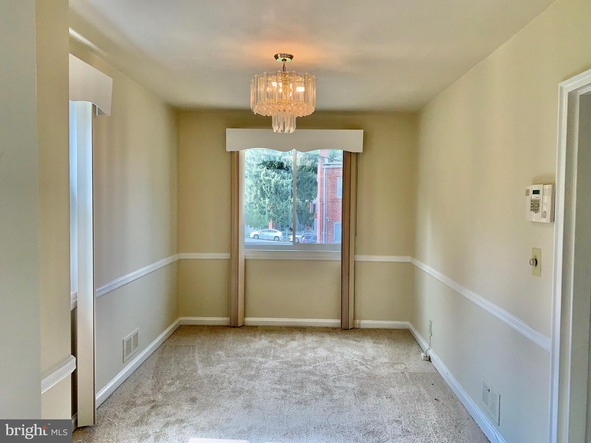 518 Coventry Road Baltimore, MD 21229 - Photo 5 of 32