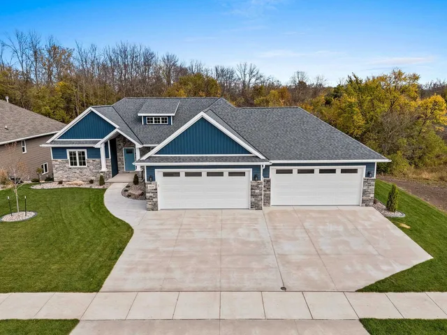 $869,900 | 2534 North Stellita Circle, De Pere, WI 54115