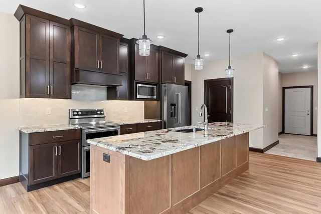 $869,900 | 2534 North Stellita Circle, De Pere, WI 54115