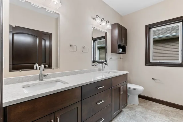 $869,900 | 2534 North Stellita Circle, De Pere, WI 54115