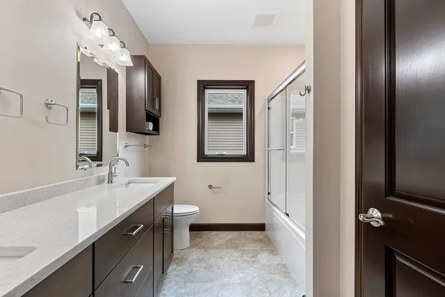 $869,900 | 2534 North Stellita Circle, De Pere, WI 54115