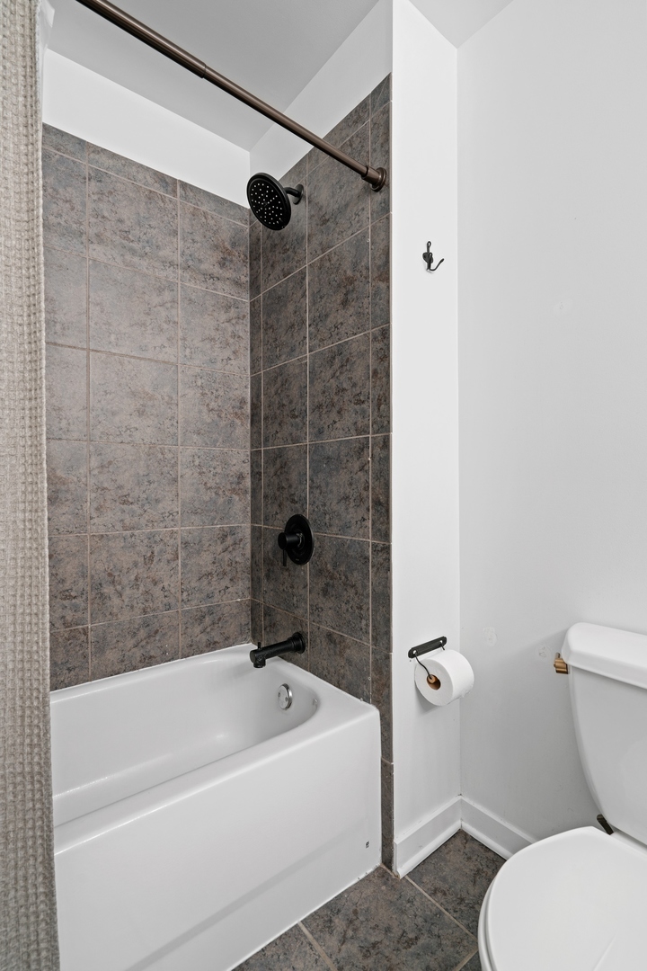 1224 West Van Buren Street, Unit 304 Chicago, IL 60607 - Photo 20 of 28 a bathroom with a sink a toilet and bathtub