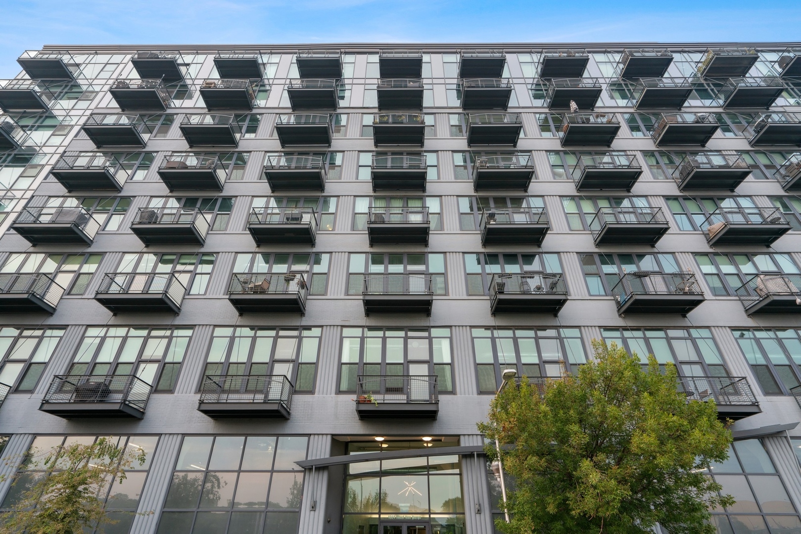 1224 West Van Buren Street, Unit 304 Chicago, IL 60607 - Photo 2 of 28 a view of front of building