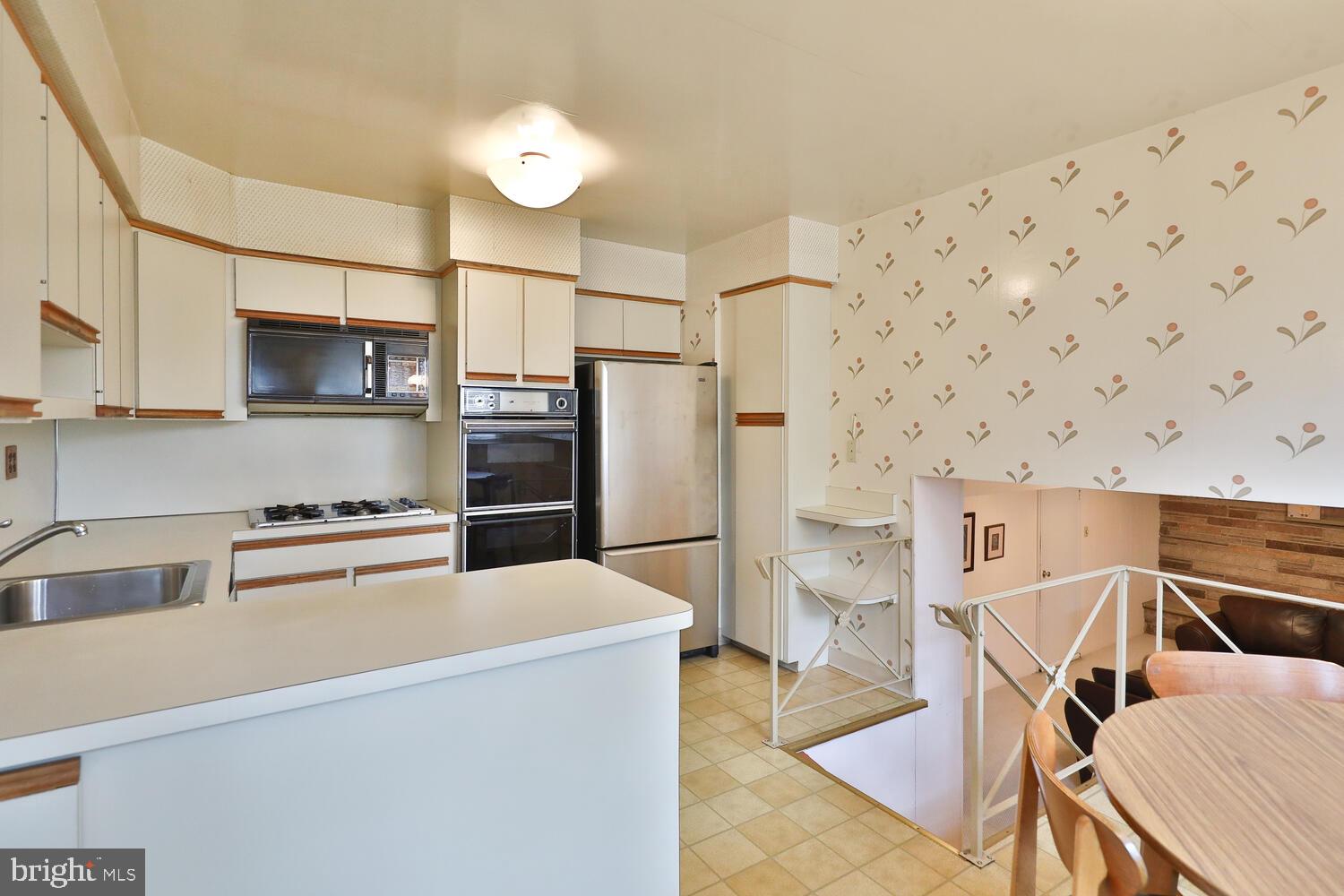 9322 Laramie Road Philadelphia, PA 19115 - Photo 11 of 35 Kitchen