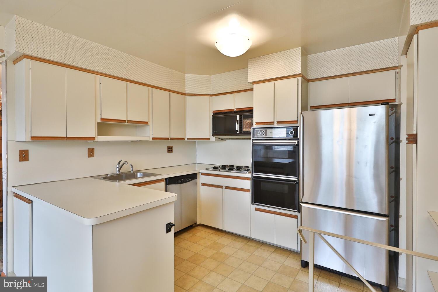 9322 Laramie Road Philadelphia, PA 19115 - Photo 12 of 35 Kitchen