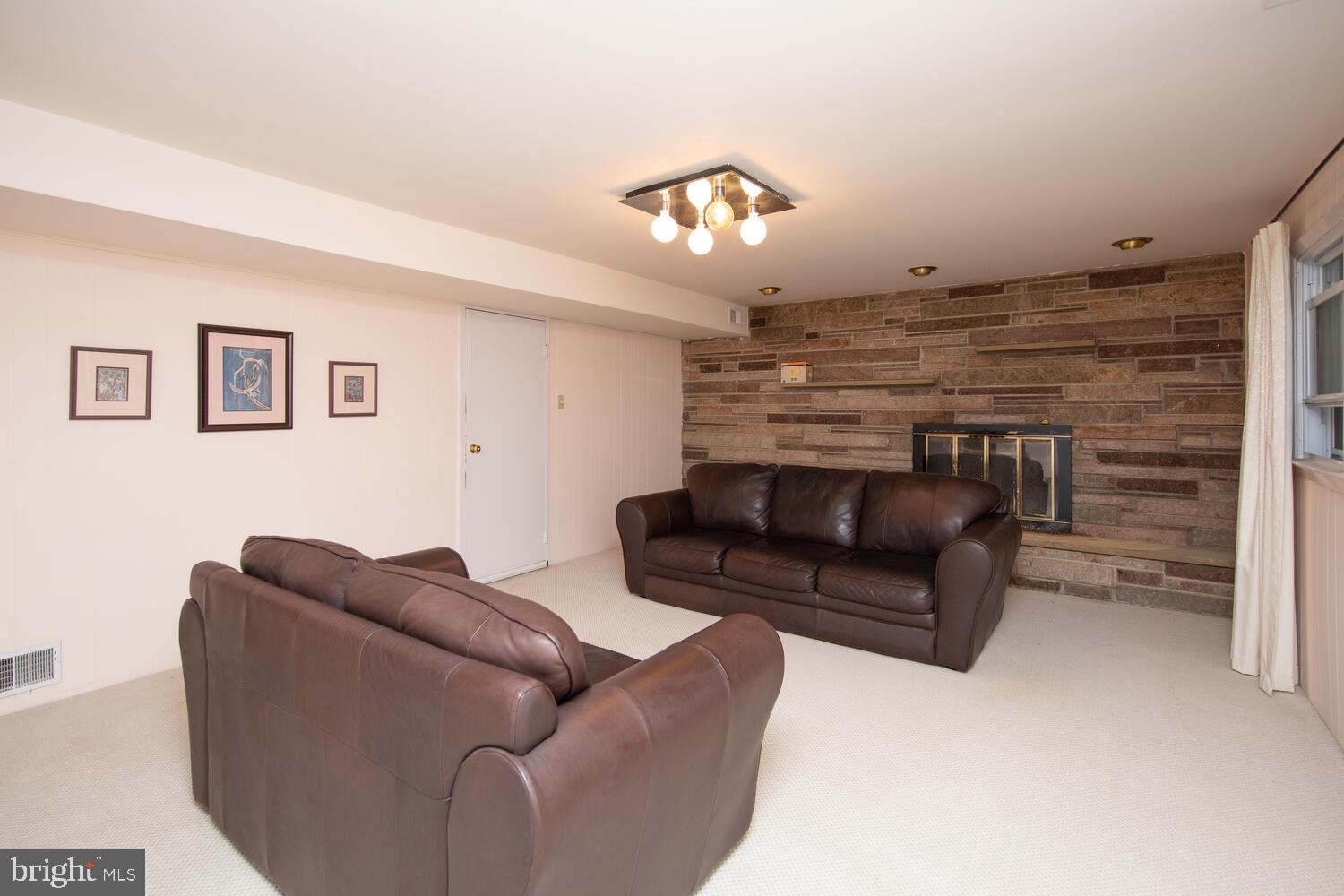9322 Laramie Road Philadelphia, PA 19115 - Photo 14 of 35 Main Level Family Room