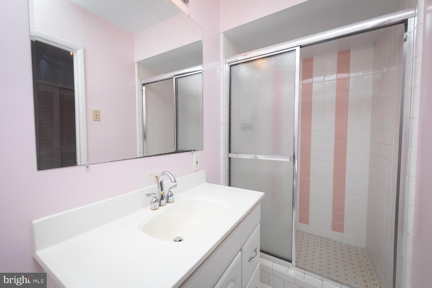 9322 Laramie Road Philadelphia, PA 19115 - Photo 20 of 35 Primary Bathroom