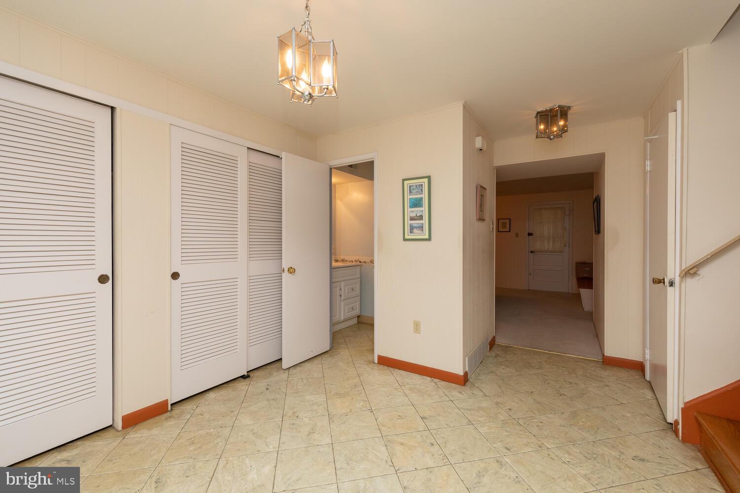 9322 Laramie Road Philadelphia, PA 19115 - Photo 4 of 35 Foyer