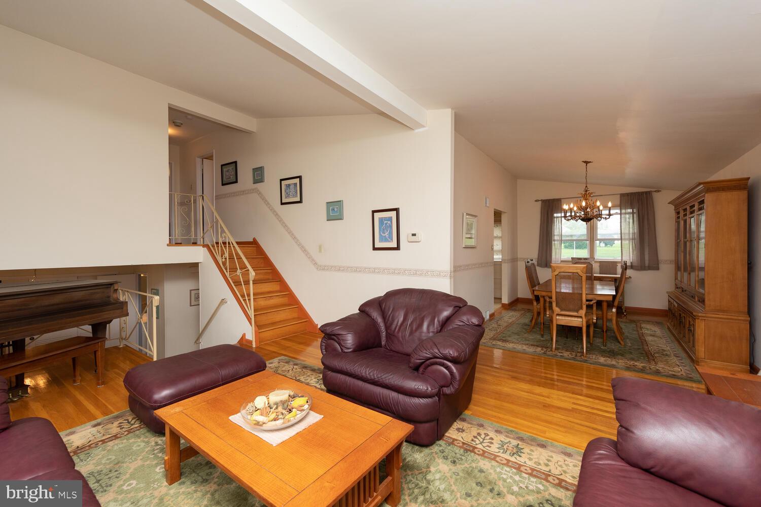 9322 Laramie Road Philadelphia, PA 19115 - Photo 8 of 35 Living Room
