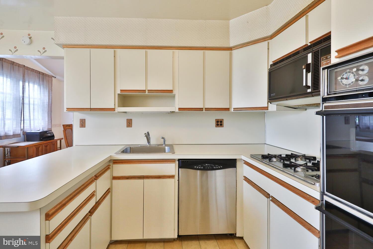 9322 Laramie Road Philadelphia, PA 19115 - Photo 10 of 35 Kitchen