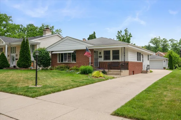 $599,000 | 551 South Poplar Avenue, Elmhurst, IL 60126