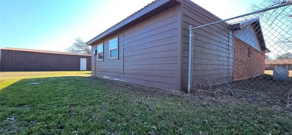 a view of yard with tree in the background