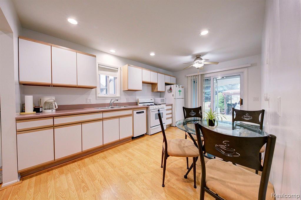 8401 18 18 Mile Road, Unit 167 Sterling Heights, MI 48313 - Photo 5 of 22