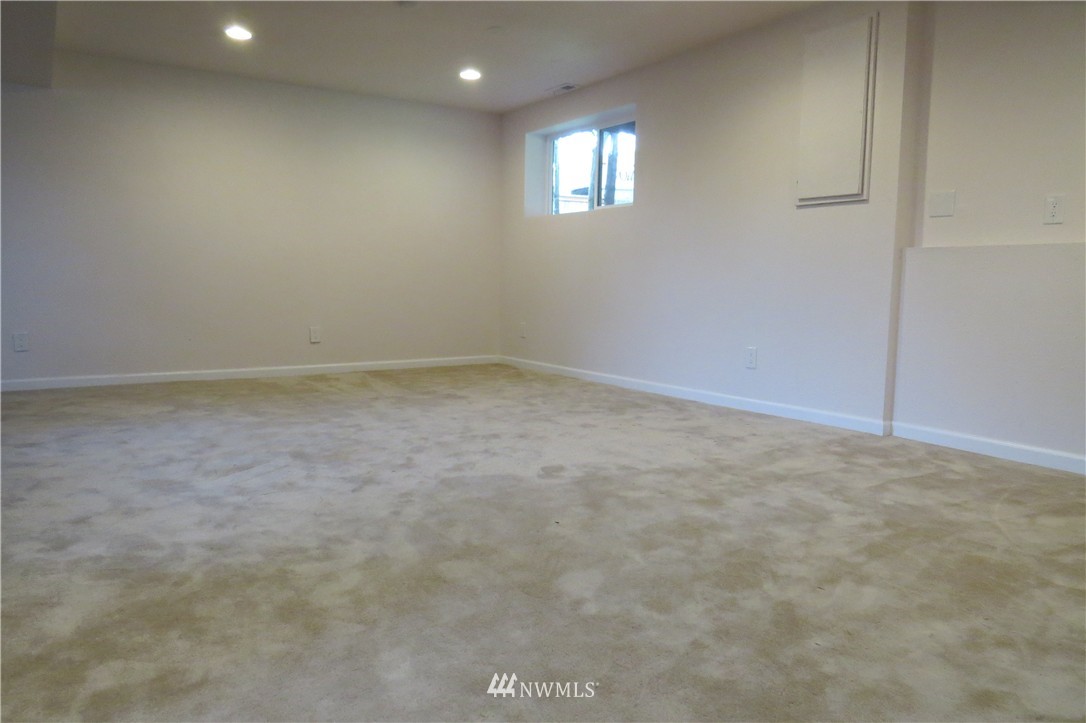 18656 129th Place Southeast Renton, WA 98058 - Photo 14 of 20 Gallery Image 14