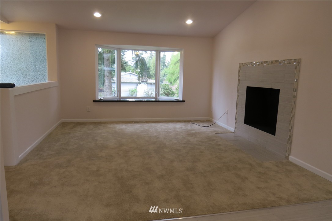 18656 129th Place Southeast Renton, WA 98058 - Photo 3 of 20 Gallery Image 3